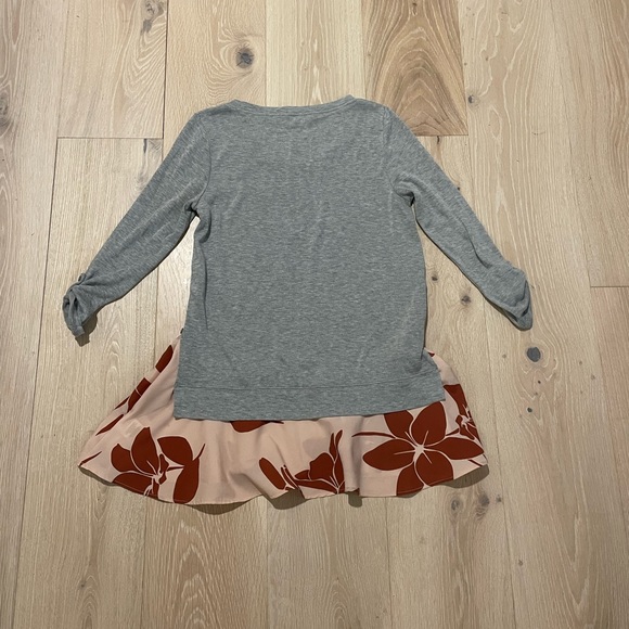 Little Yellow Button gray blouse with floral underlay - Picture 4 of 4